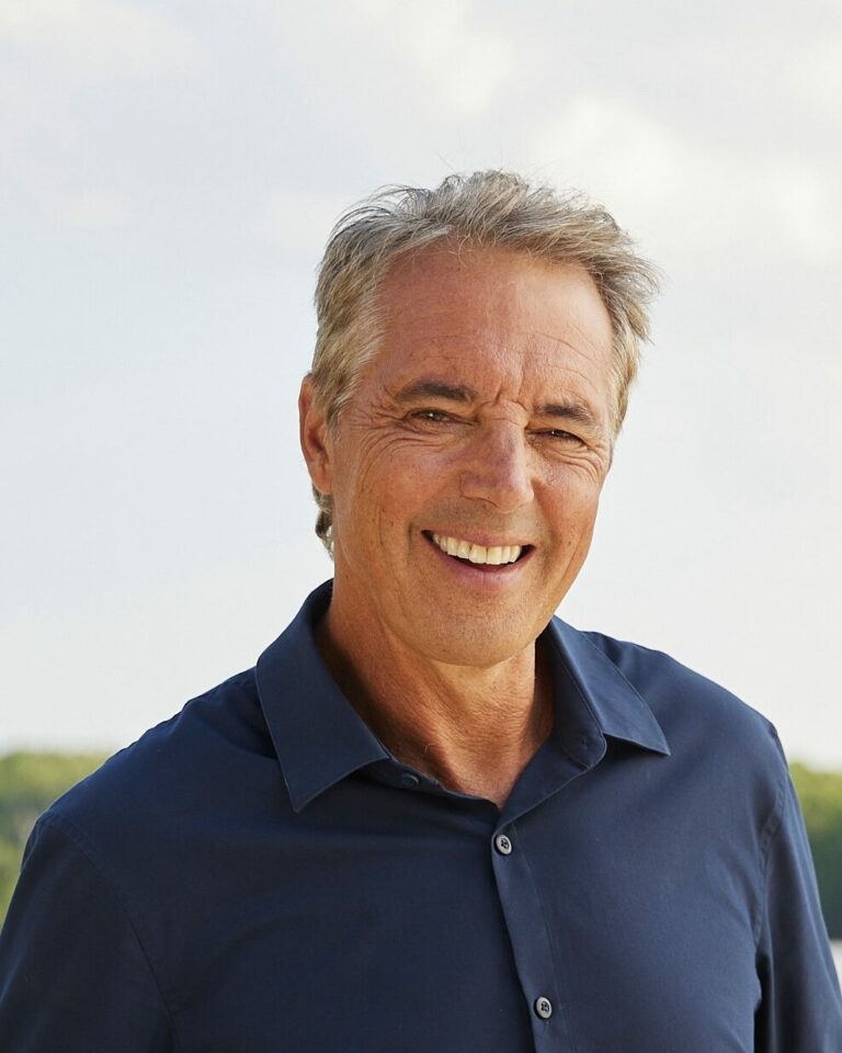 Dan Buettner headshot